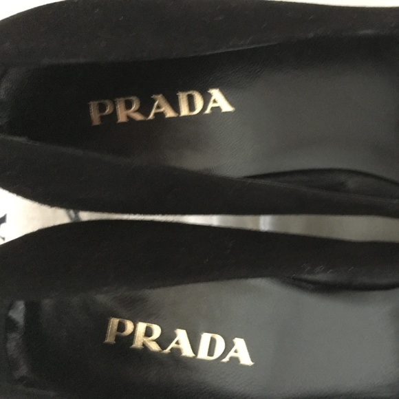 BLACK AND GREY SUEDE PRADA PUMPS PREVIOUSLY LOVED - Picture 7 of 8
